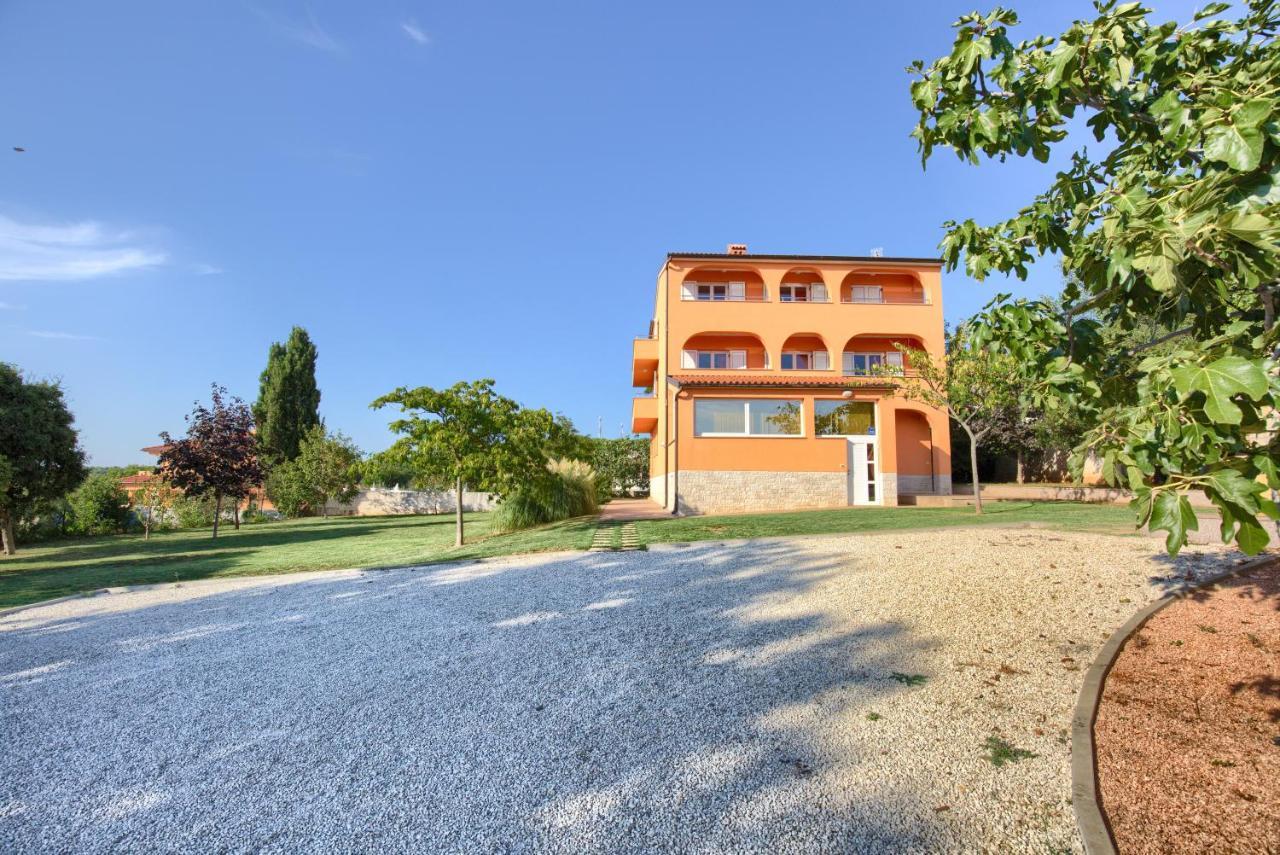 Apartments Orange Medulin Exterior photo